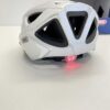 B79 ABUS Stadthelm Aduro 2.0 – uniwersalny kask rowerowy z oświetleniem – sportowy design do ruchu miejskiego – dla kobiet i mężczyzn – srebrny, rozmiar L