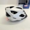 B79 ABUS Stadthelm Aduro 2.0 – uniwersalny kask rowerowy z oświetleniem – sportowy design do ruchu miejskiego – dla kobiet i mężczyzn – srebrny, rozmiar L