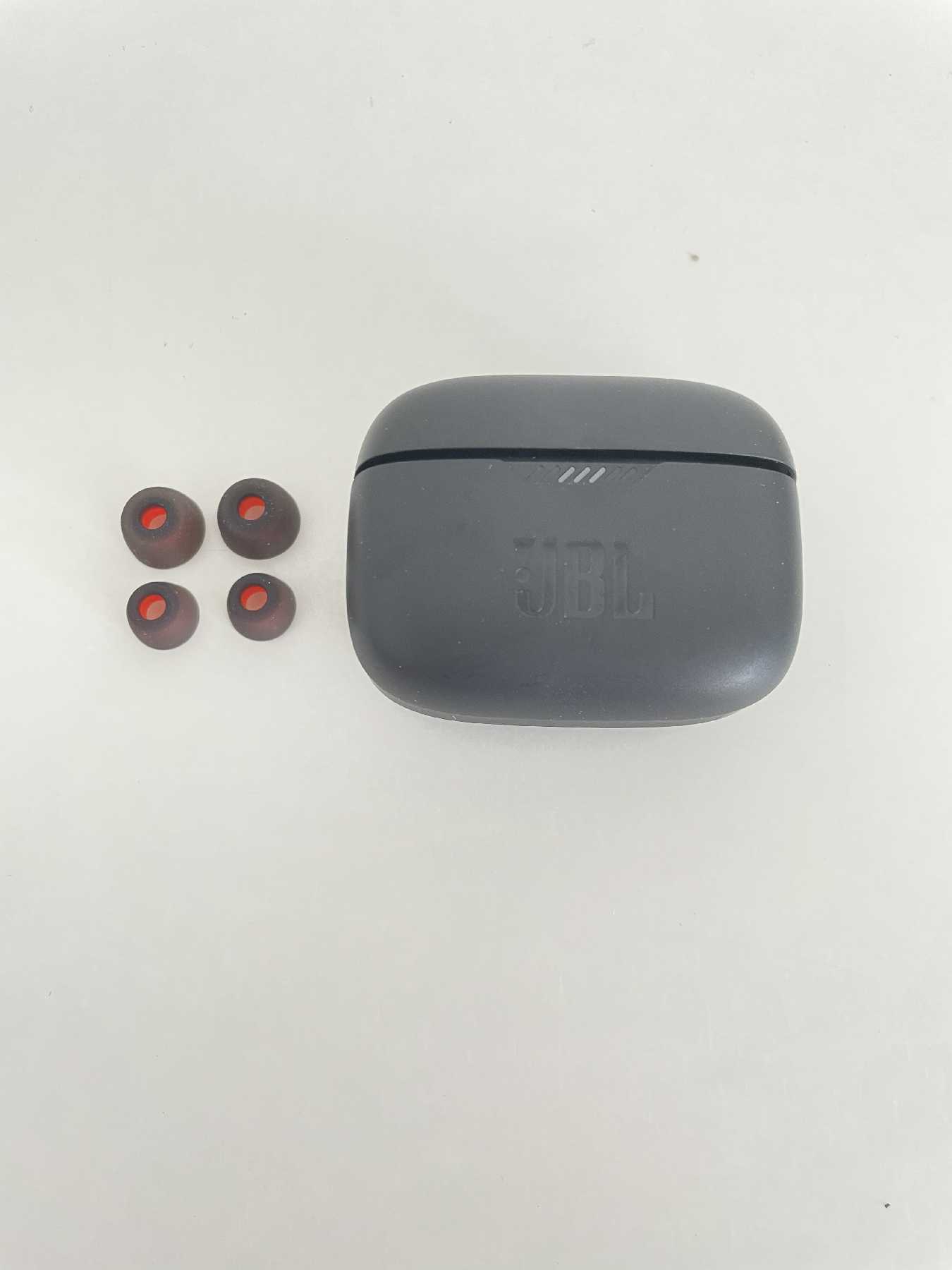 B186 JBL Tune 230 NC TWS Bezprzewodowe słuchawki douszne, Bluetooth, czysty dźwięk basowy JBL, wodoszczelne i z redukcją szumów, do 40 godzin autonomii, w kolorze czarnym czarny Pojedynczy Pojedynczy B186 JBL Tune 230 NC TWS Bezprzewodowe słuchawki douszne, Bluetooth, czysty dźwięk basowy JBL, wodoszczelne i z redukcją szumów, do 40 godzin autonomii, w kolorze czarnym czarny Pojedynczy Pojedynczy