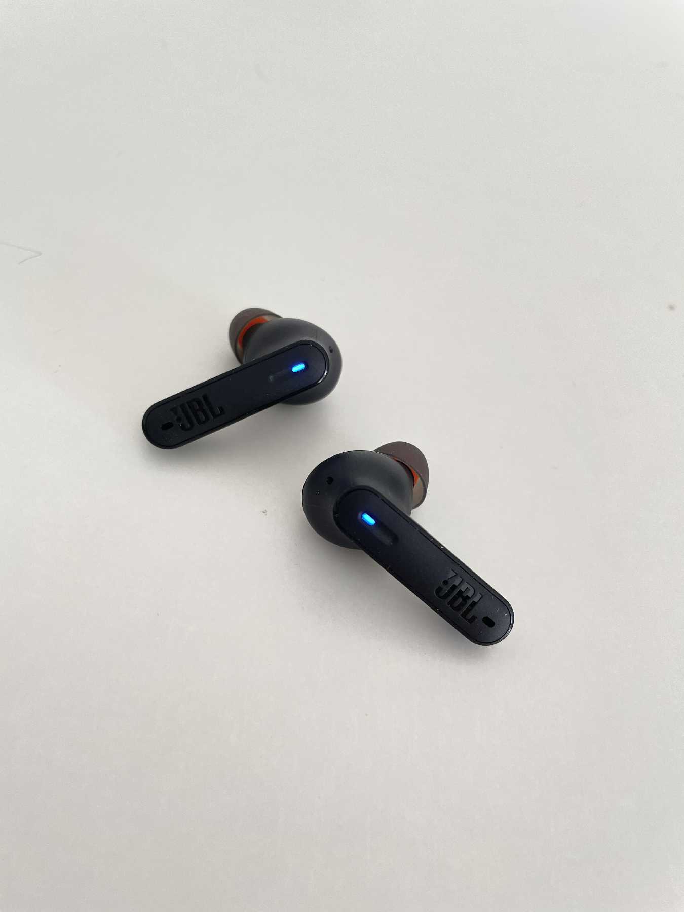 B186 JBL Tune 230 NC TWS Bezprzewodowe słuchawki douszne, Bluetooth, czysty dźwięk basowy JBL, wodoszczelne i z redukcją szumów, do 40 godzin autonomii, w kolorze czarnym czarny Pojedynczy Pojedynczy B186 JBL Tune 230 NC TWS Bezprzewodowe słuchawki douszne, Bluetooth, czysty dźwięk basowy JBL, wodoszczelne i z redukcją szumów, do 40 godzin autonomii, w kolorze czarnym czarny Pojedynczy Pojedynczy