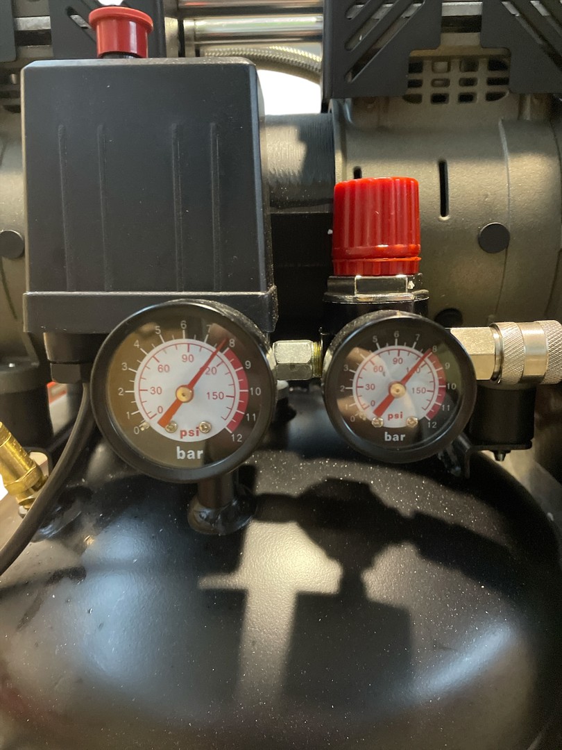 Einhell Sprężarka kompresor TE-AC 24 Silent (750 W, maks. 8 bar, zbiornik 24 l, moc ssania 135 l/min, prędkość obrotowa silnika 1450 minbezolejowy) - X265, MX12 Einhell Sprężarka kompresor TE-AC 24 Silent (750 W, maks. 8 bar, zbiornik 24 l, moc ssania 135 l/min, prędkość obrotowa silnika 1450 minbezolejowy) - X265, MX12